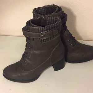 G.H. Bass & Co. Bass-Zilla fall gray boots